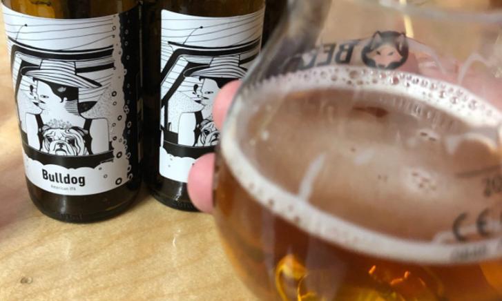 brouwerij frontaal heeft een amerikaanse IPA gebrouwen genaamd Bulldog